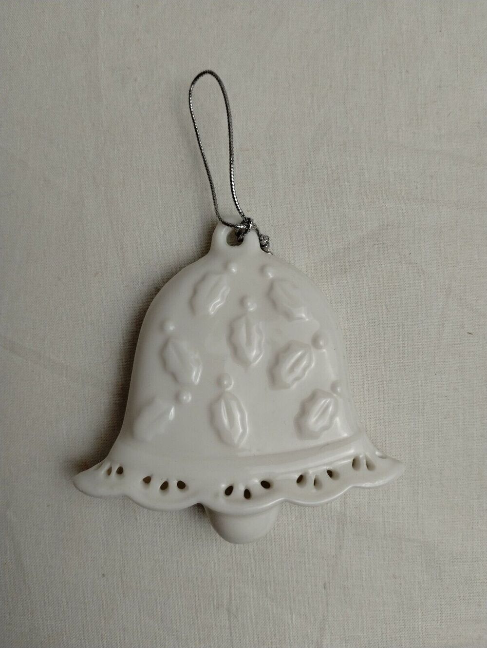 Provo Craft Ornaments Bell - Lacy - Holly Leaves